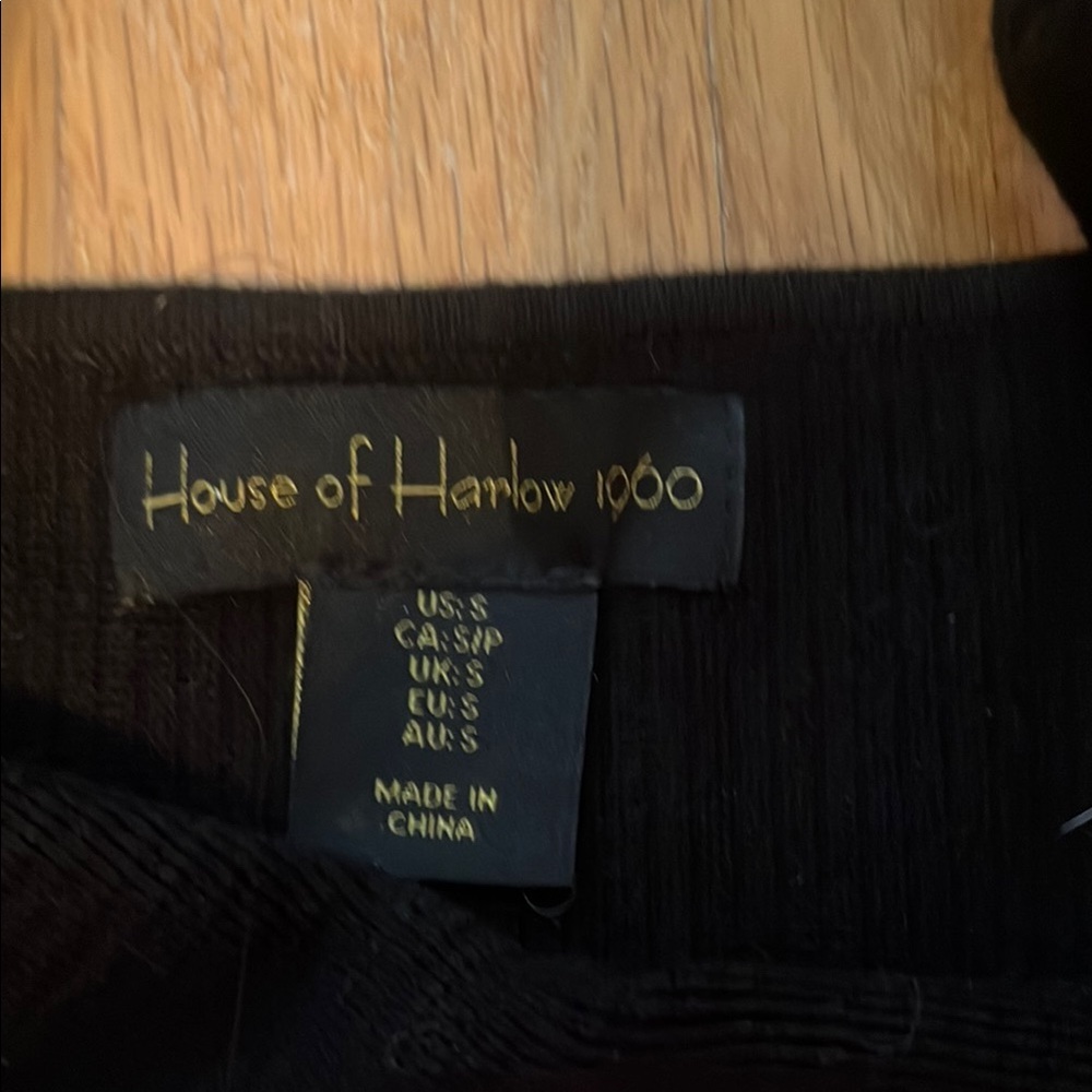 House of Harlow 1960 Black Ribbed Crop Tank Top - Picture 2 of 2